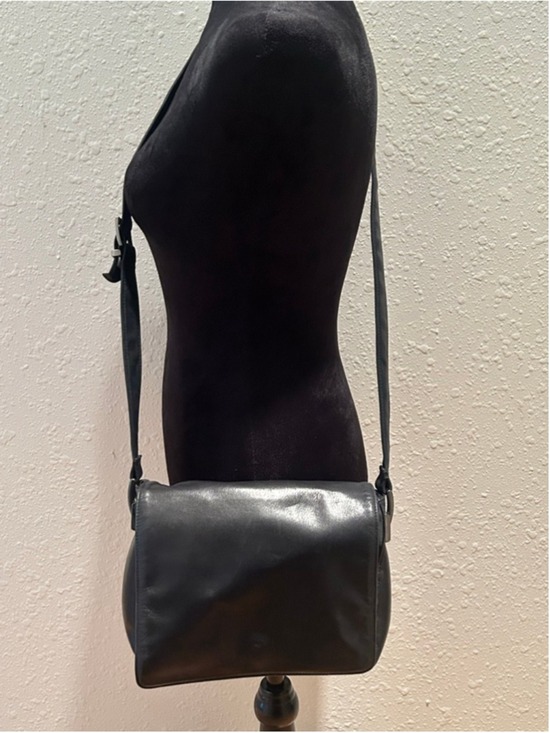 Perlina Handbags - Women's Perlina Black Leather Crossbody Bag 8 x 9 x 2